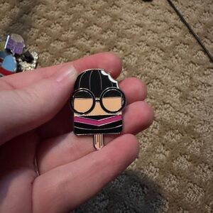 Disney Parks 2026 Ice Cream Series 2 Mystery Pouch Pin - Edna Mode